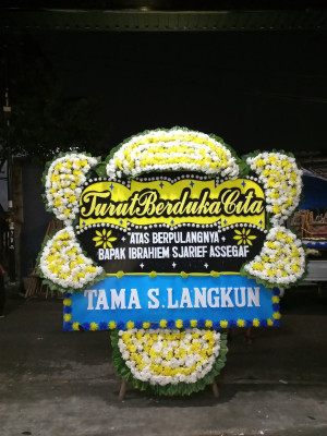 Papan Bunga Duka di Pengilon