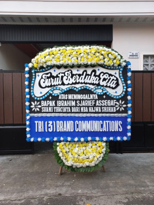 Papan Bunga Duka di Pengilon